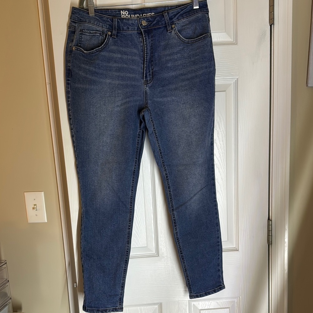 No Boundaries Women's Dark Blue Ankle Jeans